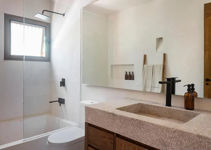 3br In Gated Community With Private Rooftop Plunge Pool, Grill & Shared Pool Holiday home *